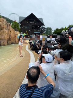 【画像】平日真っ昼間に美人JK(17)の水着撮影会開催中wwwwww