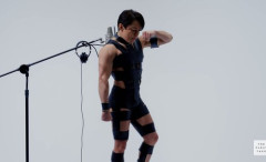 【画像】西川貴教さん、55歳でHOT LIMIT衣装がパツパツになる