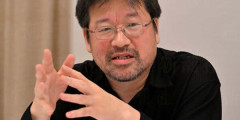 佐藤二朗さん、ガチでやばすぎる真実を新たに告白・・・橋本愛さんの挨拶を無視したのは◯◯が原因だと判明・・・