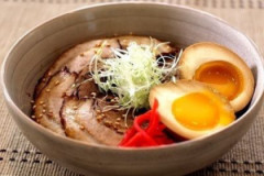 ラーメン屋のサイドメニューのチャーシュー丼って美味いよな