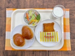 学校の「ファミチキ給食」がガチで貧しすぎると話題に【画像あり】