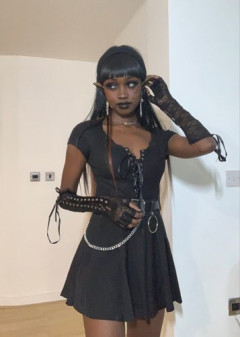 【画像あり】黒人モデルさん「エルフのコスプレしてみた」ﾊﾟｼｬｰ
