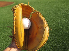 三冠王とって捕逸0、盗塁阻止率5割だけど勝率3割しかない捕手