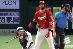 【衝撃】マッカスカー、全弾130m超えの特大アーチ3連発　楽天ファン騒然