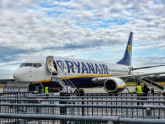 飛行中のボーイング機で窓外れ、乗客があわや機外に…格安航空大手ライアンエアー！
