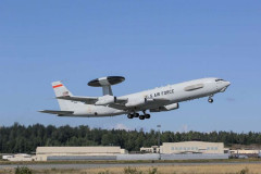 米軍E-3早期警戒管制機のジェット燃料が基地外流出「190リットル」と発表→ 総量は2700リットル以上と米軍資料で判明！