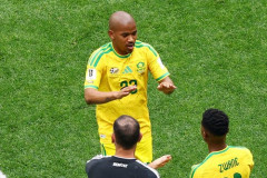 【訃報】南アフリカ代表の25歳MF、W杯帰国直後に急死・・・・・・・・・