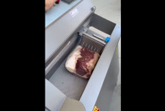 中国製牛肉スライサーの運用動画があまりにもヤバすぎると話題にｗｗｗｗｗ そのうち現場猫案件になんぞこれｗｗｗｗｗ