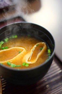 【衝撃】『みそ汁』を毎日飲む人、胃がん死亡率が33％も低くなる