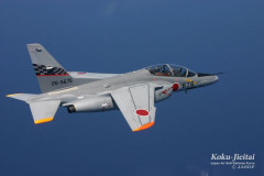 空自T-4練習機の墜落事故、持ち込んだ救命キットが操縦を妨げたか？！