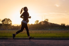 化物「休みの日だけど朝から10kmぐらい走ってぇ、筋トレしてぇ～(ﾑｷｨｯ)」