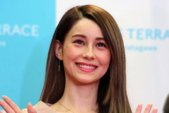 【画像】ダレノガレ明美さん、着る方法が分からない服を着てしまうｗｗｗｗｗｗｗ