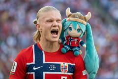 【悲報】日本産ブラジルの誇りノルウェーの至宝初音ミク、また寝取られるｗｗｗｗ