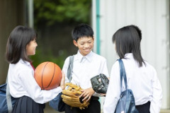 【悲報】中学生「朝練は6時から、放課後は19時まで、土日祝もほぼ部活です」←これ・・・・・・・・・