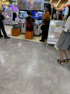 【悲報】ゲーセンに明らかにやばい奴が現れるｗｗｗｗｗｗｗｗｗｗｗｗｗ