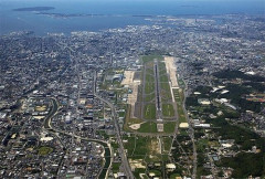 【画像】福岡さん、間違って博多駅の隣に空港を建ててしまう
