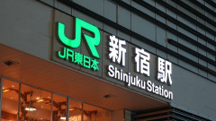 【愕然】新宿駅でナンパしてる奴の横をホストが通り過ぎていった結果ｗｗｗｗｗｗｗｗｗ