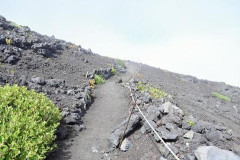 【衝撃】男性、富士山で新7合目の間を下っている途中で『異変』が起こった結果・・・・・