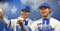 井上朋也(De)　2軍　.349(63-22) 3 20 16三振9四球 .427 ops1.078