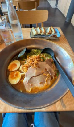 ドイツだと水＋餃子＋醤油ラーメンで5000円位するんだろうな