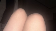 女子高生「これがJKのリアルな生足だぞ」ﾊﾟｼｬｯ→◯◯が映り込んでしまいヤバすぎる展開に・・・