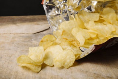 貧困家庭「子供に米を食べさせるため親はスナック菓子で我慢してる」