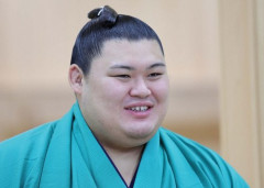【悲報】先場所全休の大の里さん、藤ノ川さんに敗れまさかの2連敗スタート・・・・・・・・・