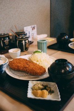 【謎】「トンカツの衣剥がす、寿司のシャリ残す、焼き鳥の串外す」←これの何がいけないの？