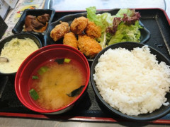 【悲報】ベトナム人さん「日本の食べ物は過大評価されている！何で評価されているのか分からない」
