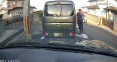 宅配ドライバーさん、絶対に見られてはいけない◯◯をドラレコに撮られてしまう