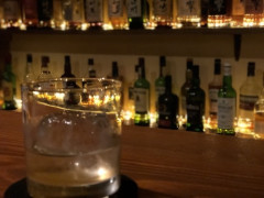 7000円で買えるウイスキーがバーで1杯2000円だった