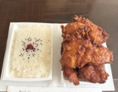 唐揚げ弁当食うけど