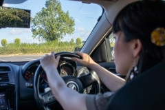 夫は平日はバスで通勤してるけど、休日の出勤時は送迎を頼まれる。休日出勤の手当は夫のものだけど、私の休日が潰れるのは納得できない…