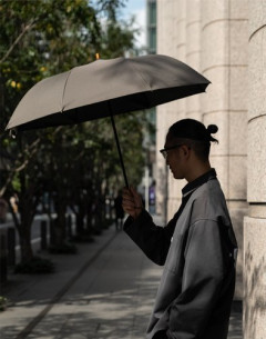 【悲報】日本人の日傘、海外で死ぬほどバカにされていたwwwwwwwwww