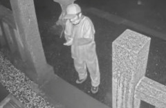 賽銭泥棒『夜明け前の野球帽』ついに逮捕！賽銭箱から盗んだお金を再び箱の中に投げ入れお参りし立ち去る