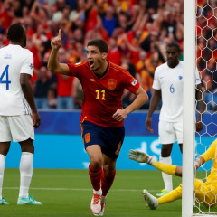 スペイン、オヤルサバルのPKで先制 フランスに１−０リードで前半折り返す   #前半終了 |  技術がフィジカルを上回ってるな