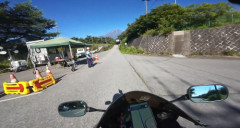 【動画】バイク乗り「警備の人が急に飛び出してきて回避したら事故った　警備員の教育不足を感じた」→警察と一緒に現場検証した結果・・・
