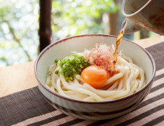 【悲報】香川県旅行に行って来たんやけど別にうどんの美味しさ普通やったわ・・・・・・・・・