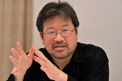 ⁉️「身体接触が禁じられたのに、橋本さんと抱き合うシーンが脚本に…」 佐藤二朗が明かす「結局、脚本を書き換える事態に」 -2chまとめ-