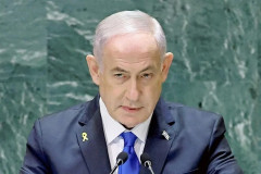 【悲報】イスラエル首相、激怒した議員たちに国会を追い出されるwww