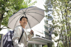 【マナー違反？】男性の日傘が邪魔で危ない件について語りたい