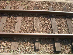 【困惑】外国人窃盗団が線路の部品を盗み始めたってマジ？