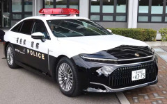 【悲報】パトカーが隣に停車した場合、無視すると…