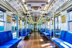 【画像】電車のオバハン、遂に人が座っている上に座り始める