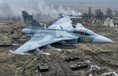 ウクライナはついに対ロシアに特化して製造された戦闘機グリペンを入手！