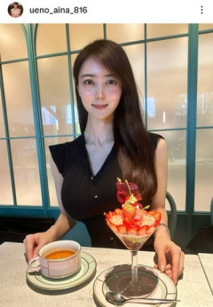 【画像】上野愛奈さん、体のラインくっきりなニット姿を披露