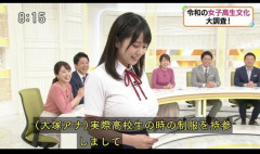 【画象】26歳女子アナ、恥ずかしすぎる格好をさせられて赤面してしまう…