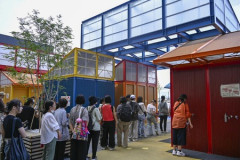 【悲報】このクソしょぼいトイレ、建設費2億円、移設にさらに1億円かかる