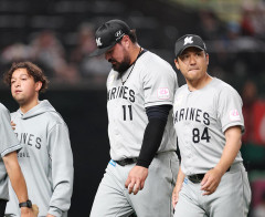 カスティーヨひじの違和感で緊急降板…サブロー監督「ちょっと厳しいかなとは思います」