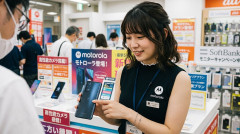 【高すぎ画像】コスパスマホ「モトローラ」、俺たちを裏切る‥‥横開き折りたたみスマホを299,800円で発売へ